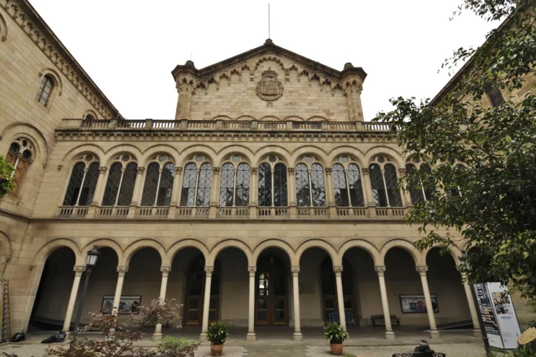 Información sobre la Universidad de Barcelona (UB)